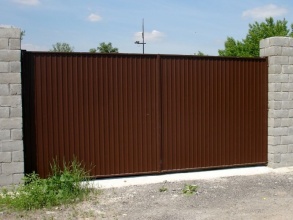 ворота распашные с ручным управлением - пример 11 фото в Навашино