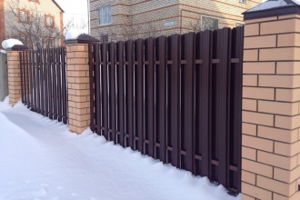Забор из евроштакетника в шахматном порядке 30 метров фото в Навашино