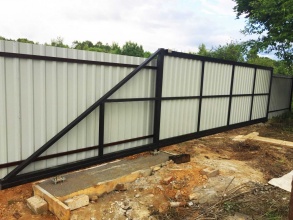 Откатные ворота с ручным управлением - пример 1 фото в Навашино