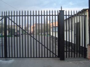 Сварные заборы с бетонированием столбов 12 метров фото в Навашино