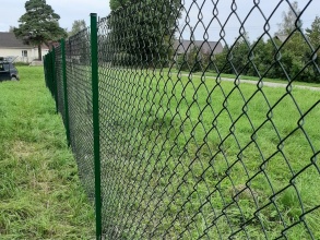 Забор из сетки рабицы в натяг 80 метров фото в Навашино