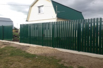 Забор из евроштакетника на ленточном фундаменте 70 метров фото в Навашино