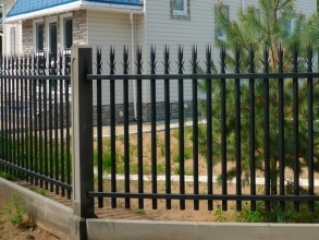 Сварные заборы на ленточном фундаменте 12 метров фото в Навашино