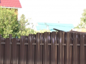 Забор из евроштакетника на ленточном фундаменте 10 метров фото в Навашино
