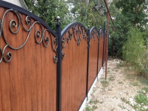 Кованые заборы с профнастилом 30 метров фото под ключ с установкой