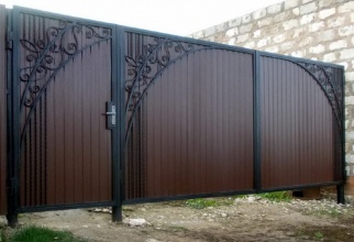 Распашные ворота из профнастила - пример 1 фото в Навашино