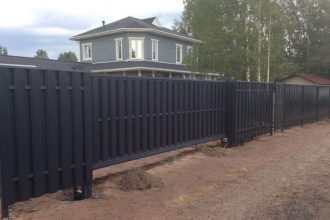 Забор из евроштакетника с бетонированием столбов 80 метров фото в Навашино